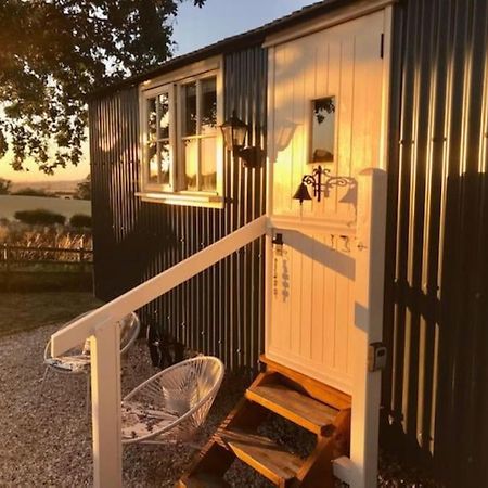The Humble Hut Apartment Wooler Bagian luar foto