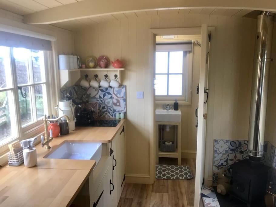 The Humble Hut Apartment Wooler Bagian luar foto