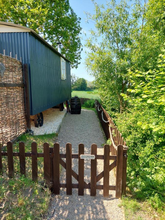 The Humble Hut Apartment Wooler Bagian luar foto