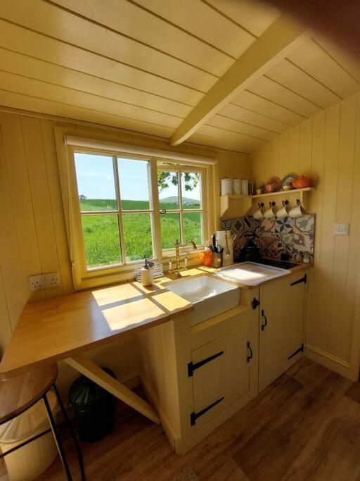 The Humble Hut Apartment Wooler Bagian luar foto